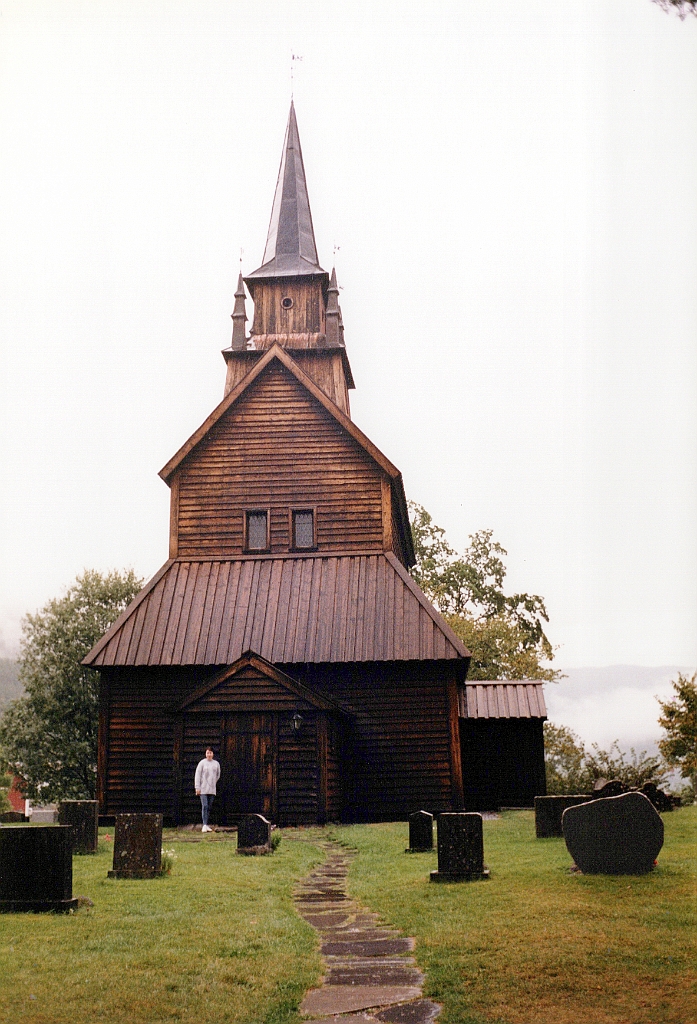 1999 - Norvège 29 (Eglise en bois debout).jpg